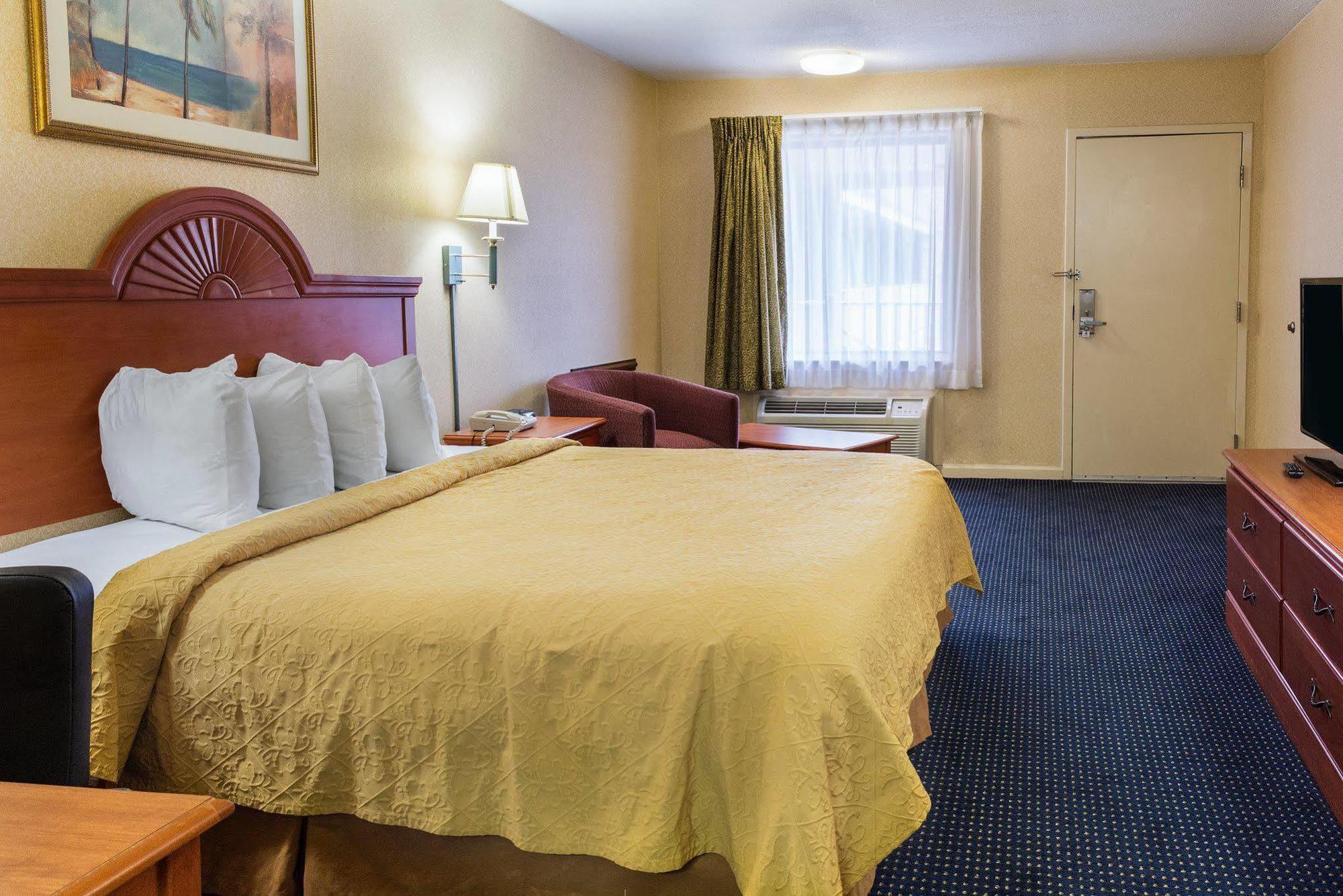 Quality Inn Little Creek Вирджиния-Бич Экстерьер фото
