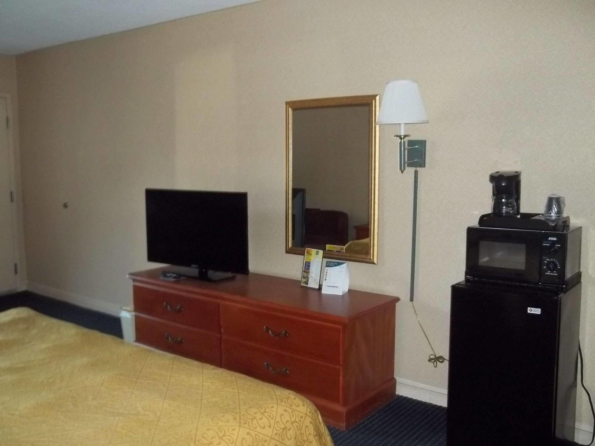 Quality Inn Little Creek Вирджиния-Бич Экстерьер фото